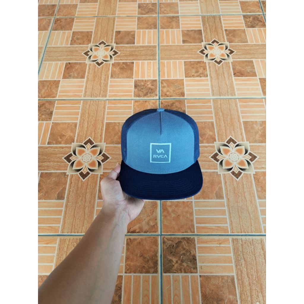 TOPI RVCA TRUCKER