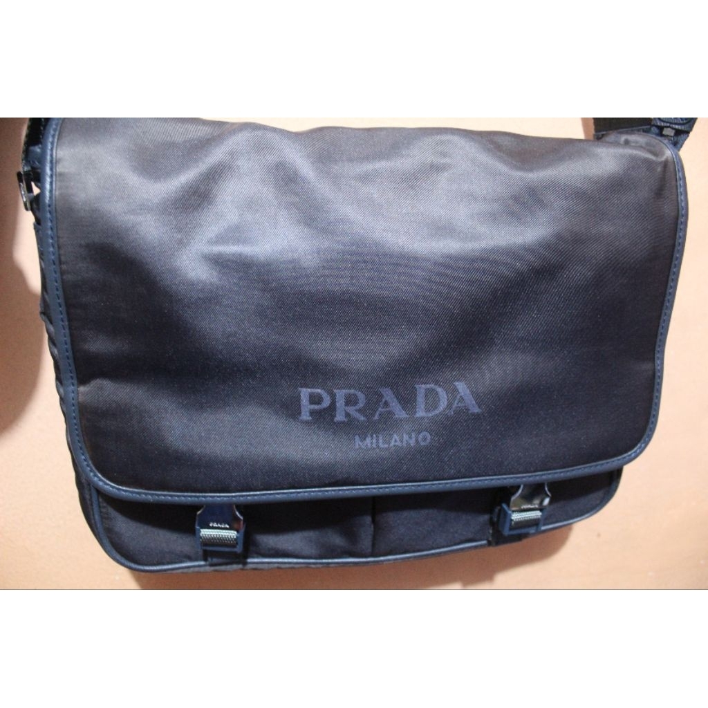 Tas Selempang Messenger Prada Nylon Mix Kulit Asli (Preloved)