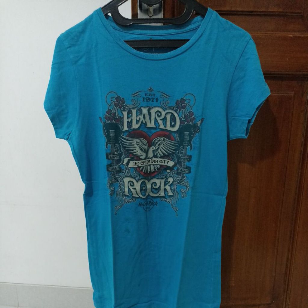 preloved kaos atasan wanita hard rock Cafe Ho Chi Minh City size M