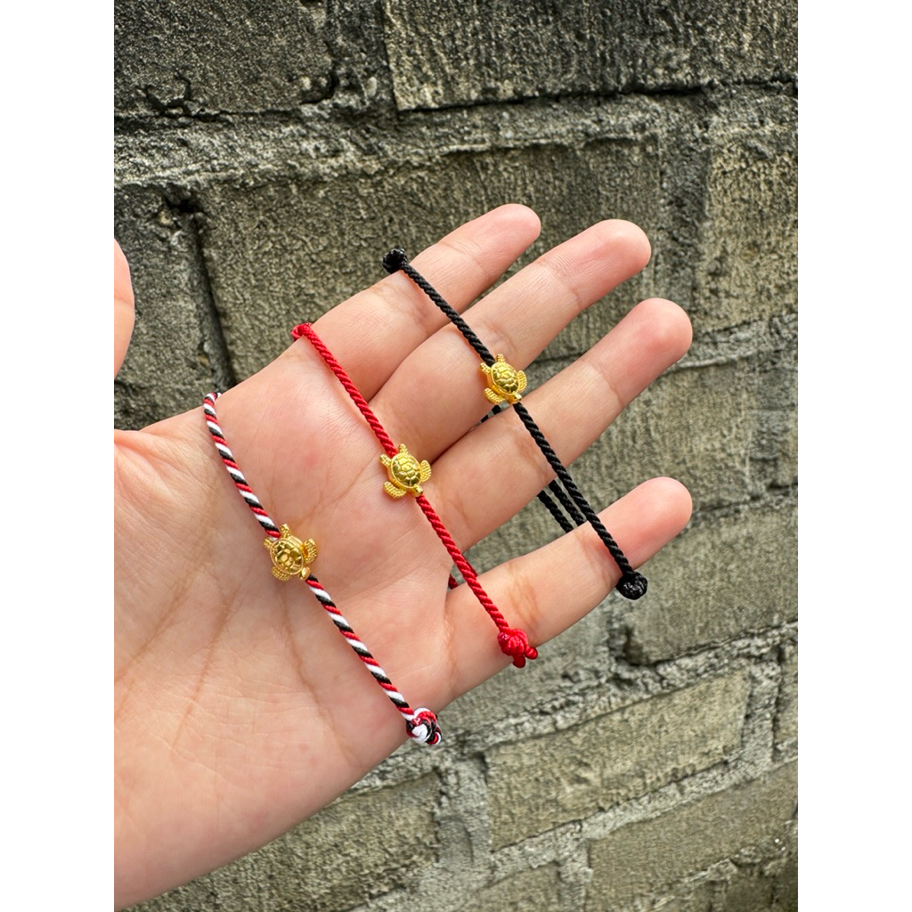 Gelang Tali 2mm dengan Kura kura Emas | gelang tridatu | gelang merah | gelang hitam