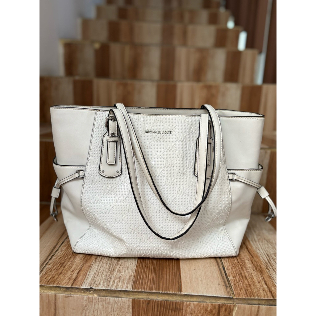 michael kors voyager east tote white