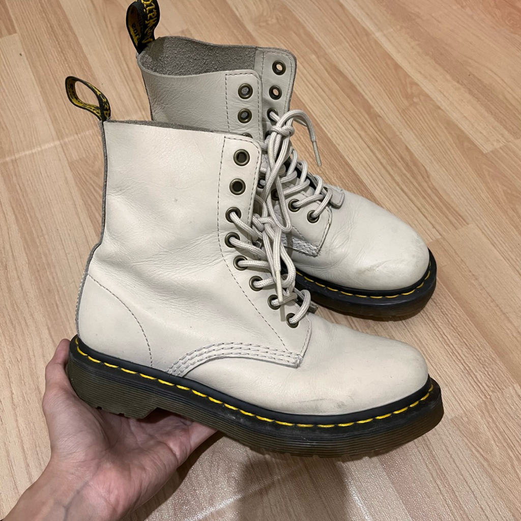Dr. Martens Taupe 1460 Pascal