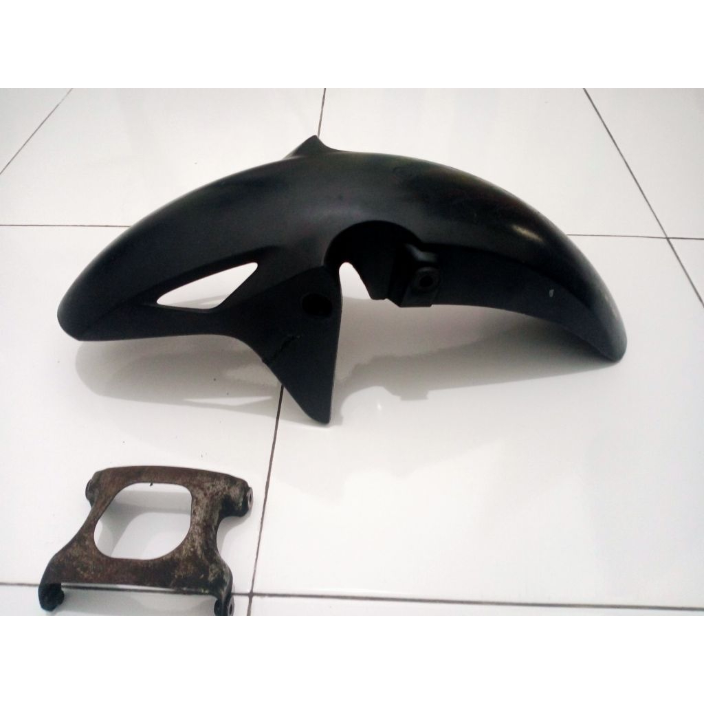 Spakbor depan CB150r old