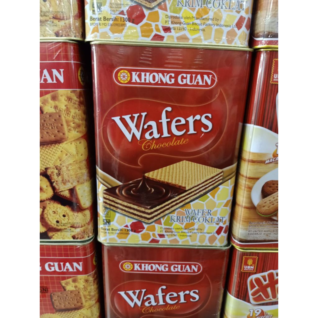 Khong guan wafer chocolate cream kaleng kotak 1300g