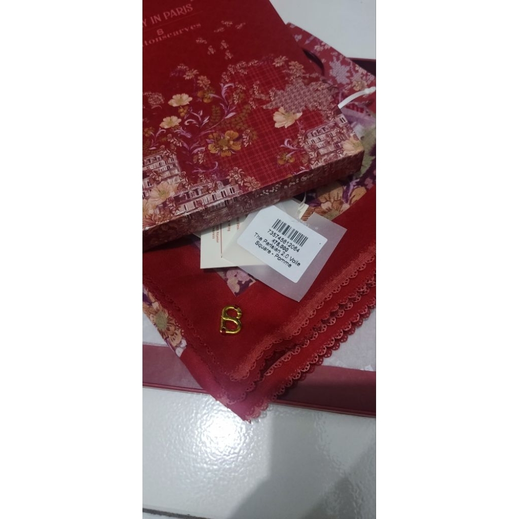 Preloved Buttonscarves / Emily In Paris