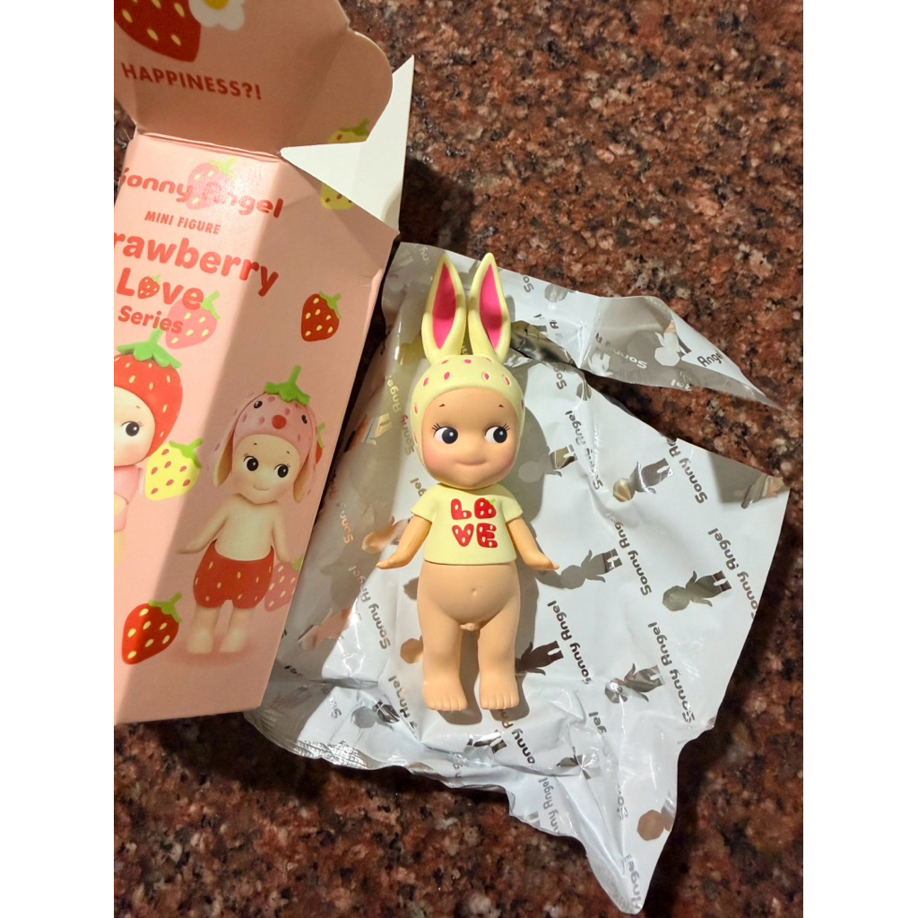 SONNY ANGEL FIGURE STRAWBERRY LOVE RABBIT