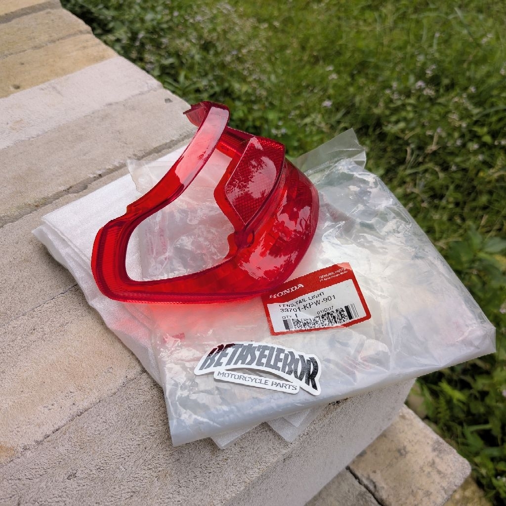 MIKA LAMPU STOPLAMP BELAKANG HONDA KIRANA 125 ORIGINAL
