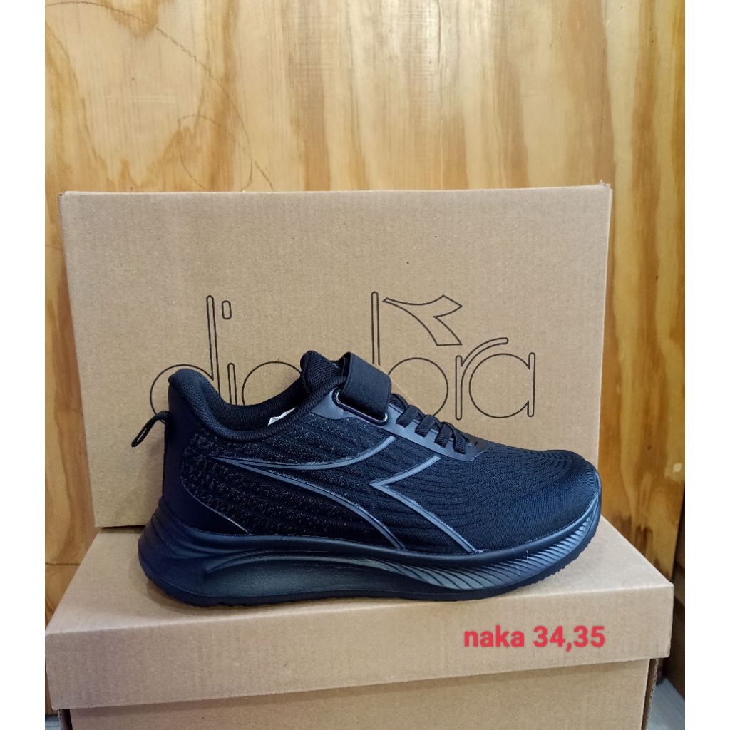 diadora full black size 34