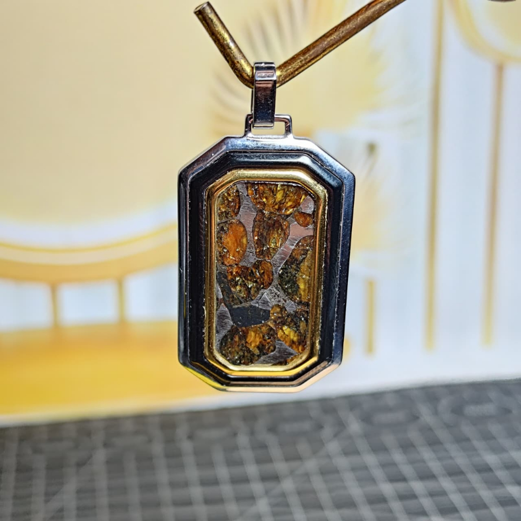 Natural Pallasite kenya Sericho Olive Meteorite  Pendant Tipe 6 (1)