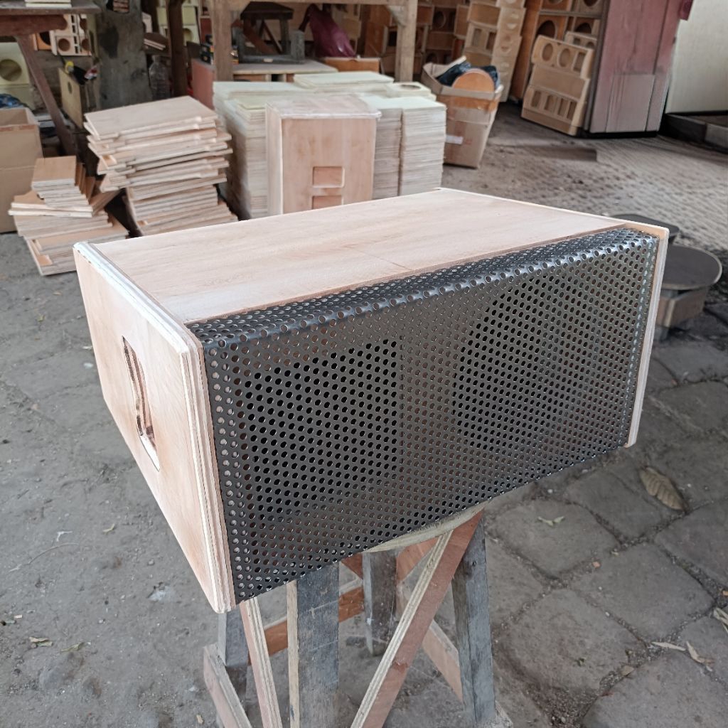 Box Speaker Line Array 6 Inch Bahan Tebal 12mm Plus Ram Grill Besi Motif Bulat