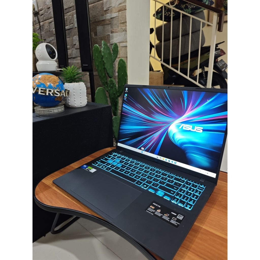 Laptop Asus V16 RTX4050 Core 5 x rog msi nitro