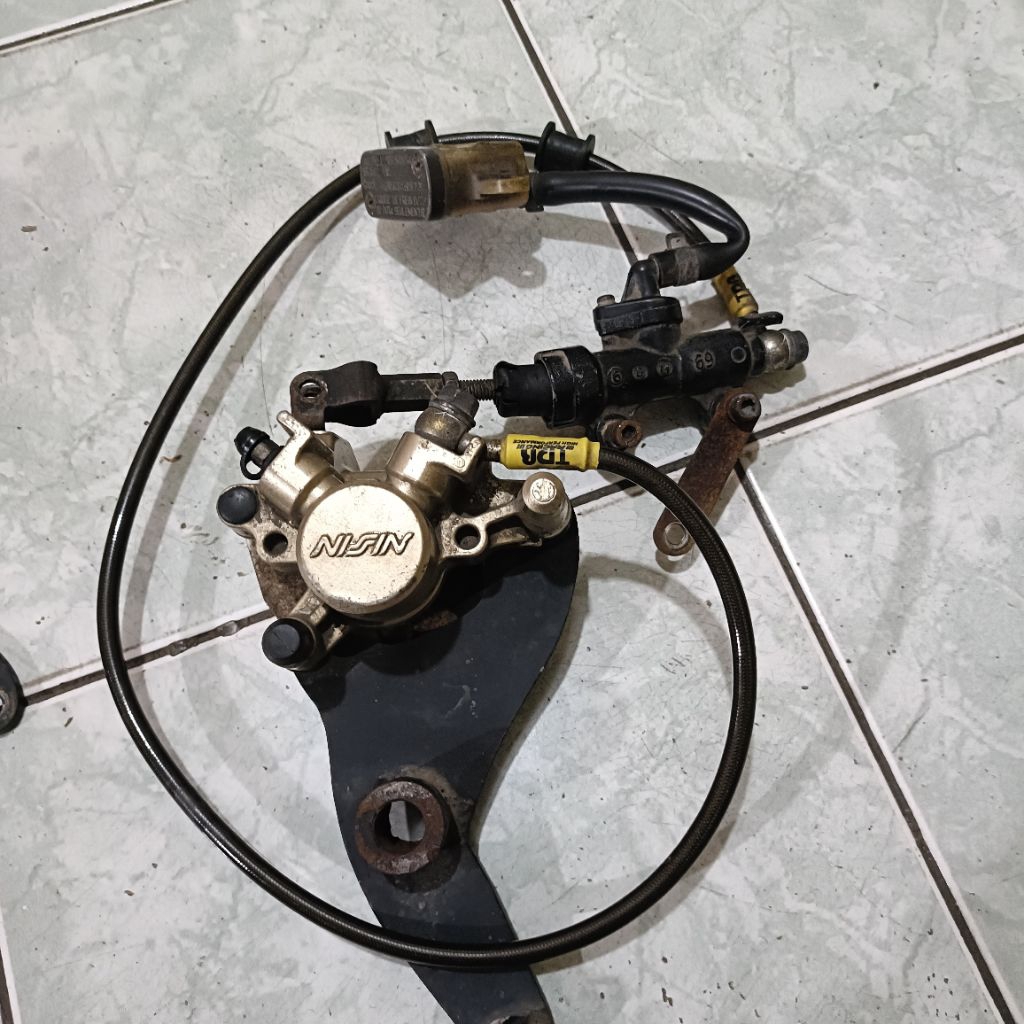 pengereman belakang set ubahan double dish scorpio