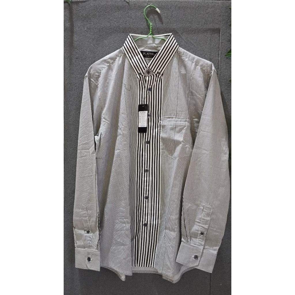 BARU Kemeja Kerja Slimfit Motif Salur Merk. Platini  size.L