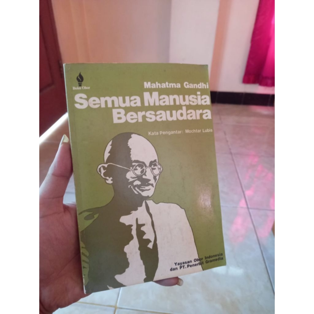 preloved original| SEMUA MANUSIA BERSAUDARA - Mahatma Gandhi