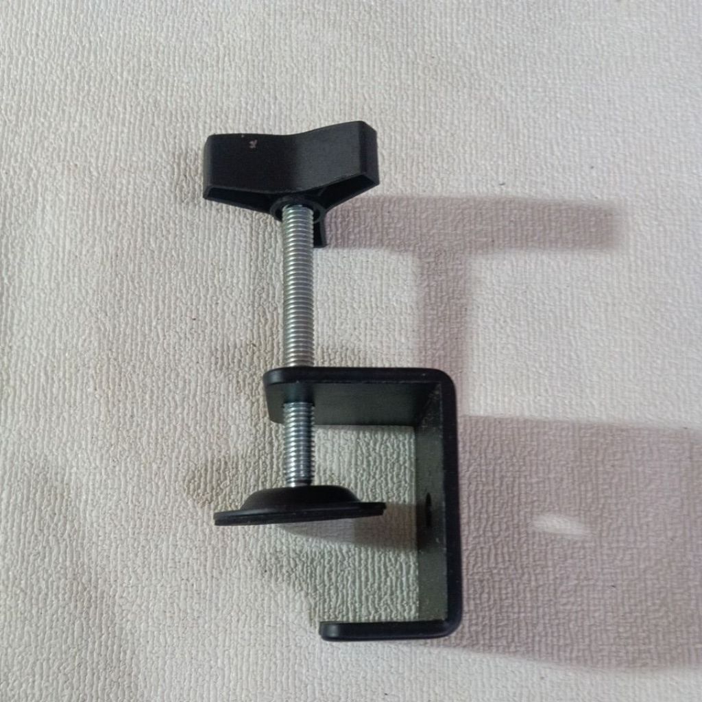 Besi Penjepit Klem Underdesk Keyboard