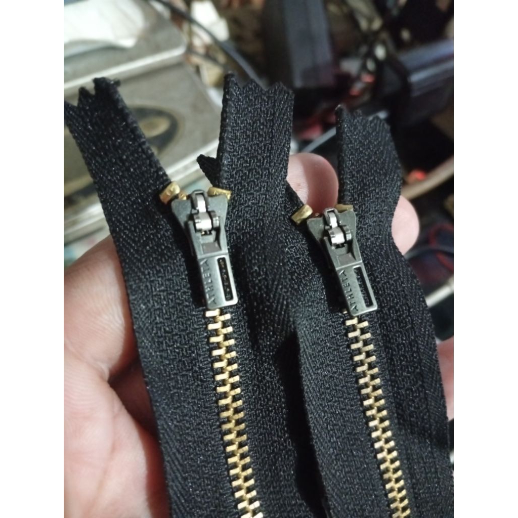 1 PCS RESLETING HITAM BN LOCKED AUTOMATIC JEANS 15 CM/6 INCI TEBAL UNTUK PENGGANTI SLETING JEANS.