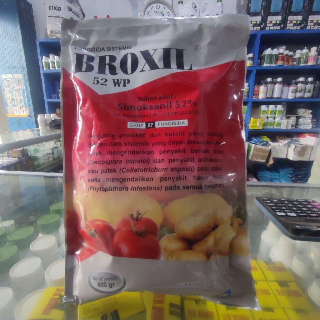 Fungisida BROXIL 52WP kemasan original 400 gram. Bahan aktif simoksanil 52% hawar daun