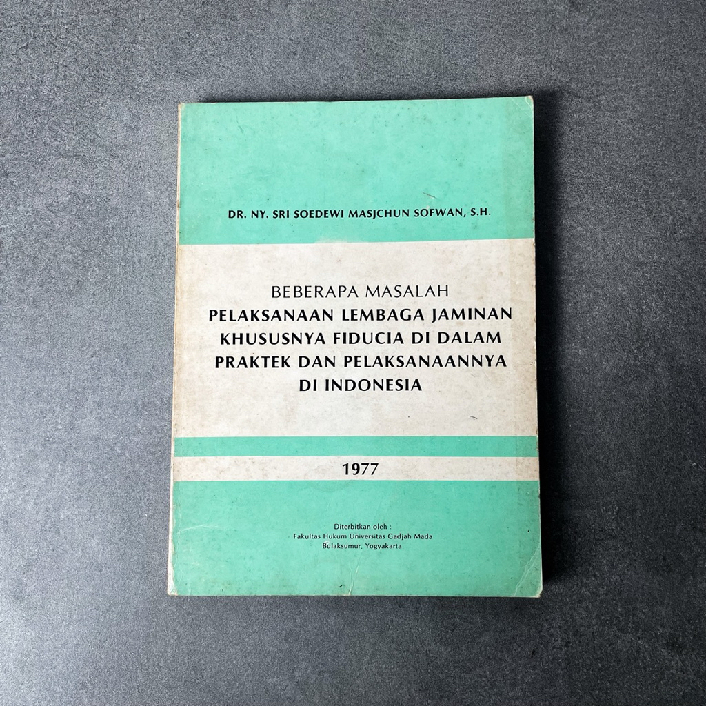 Buku Hukum Beberapa Masalah Pelaksanaan Lembaga Jaminan Khususnya Fiducia di dalam Praktek dan Perke