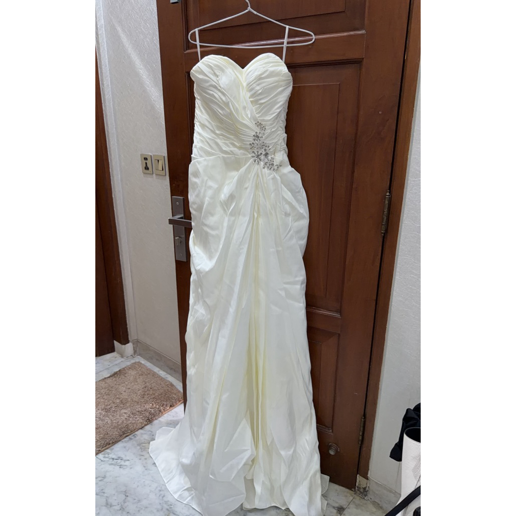 wedding dress white