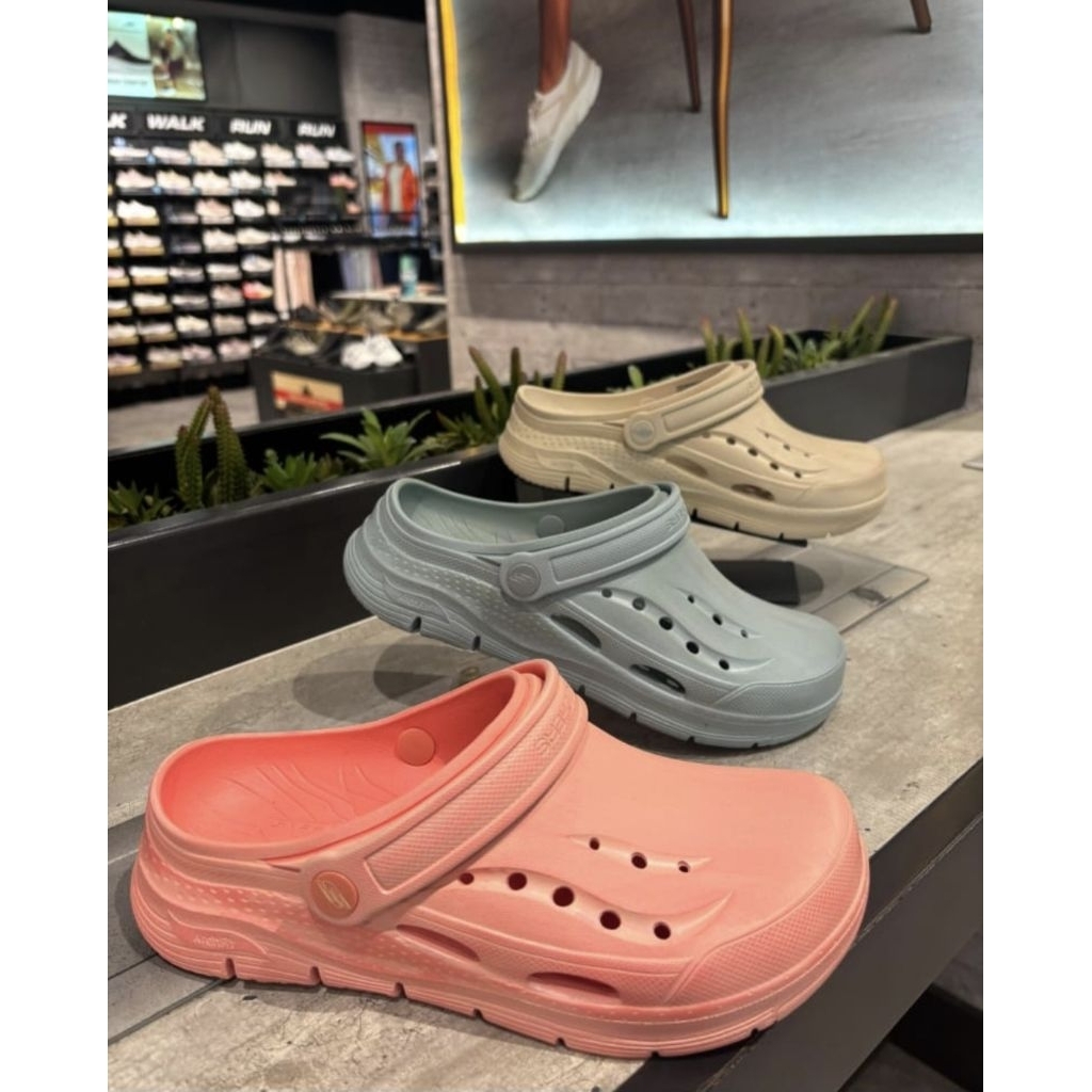 Skechers Archfit women sandal
