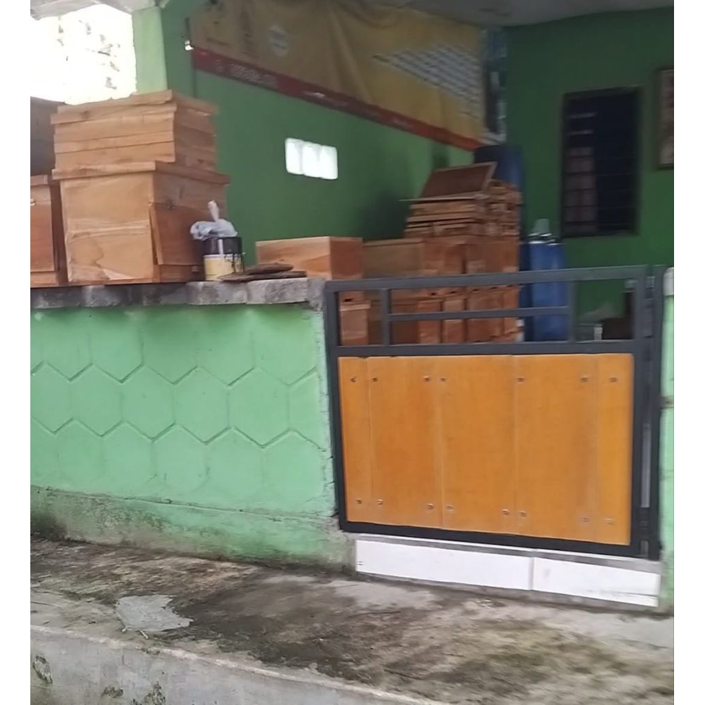 Kotak Rumah Lebah