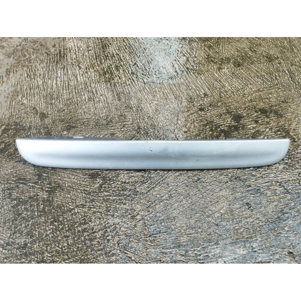 (Original)garnish pintu bagasi isuzu panther capsul ls