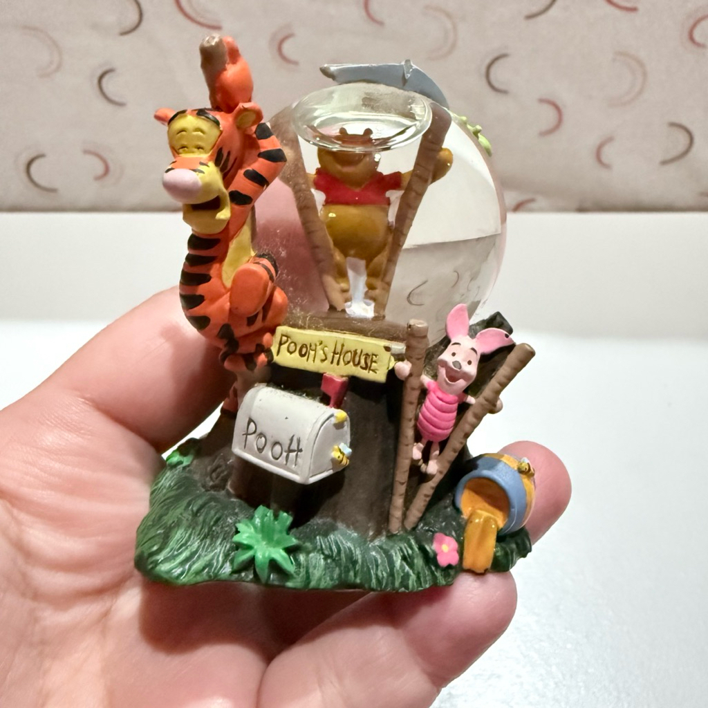 Original Disneyland Hong Kong Disney Winnie The Pooh and Friends Snow Globe - Pajangan Lucu - Action
