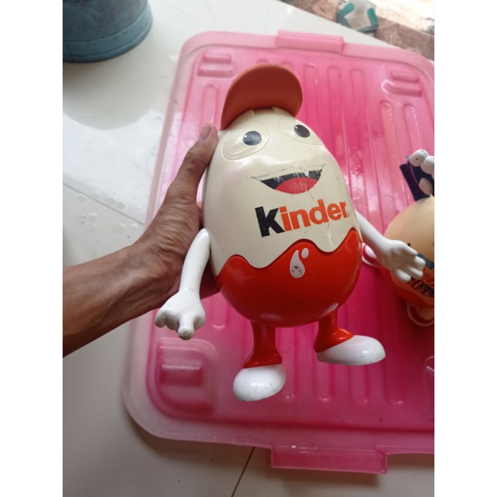 Figure Preloved - Kinder Joy Topi Ukuran Besar
