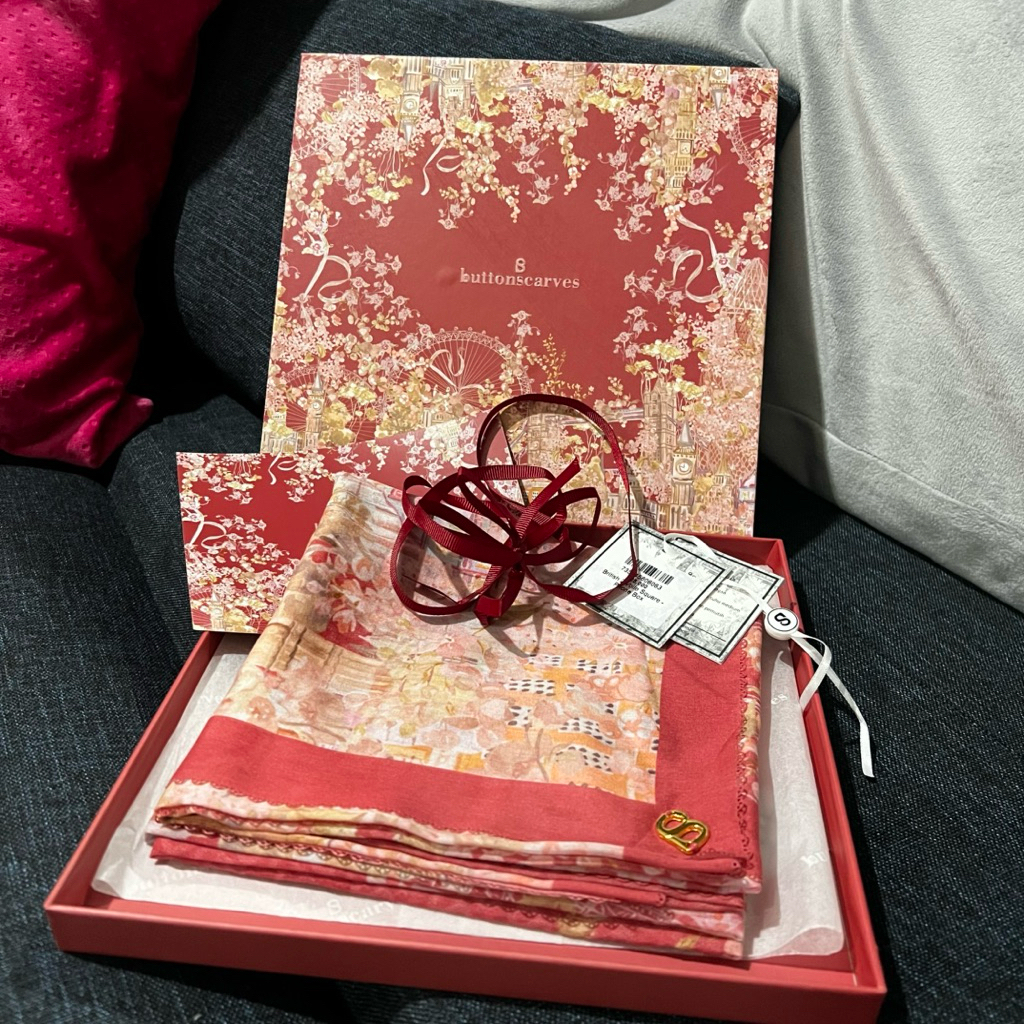 Preloved Buttonscarves British 2 Phone Box