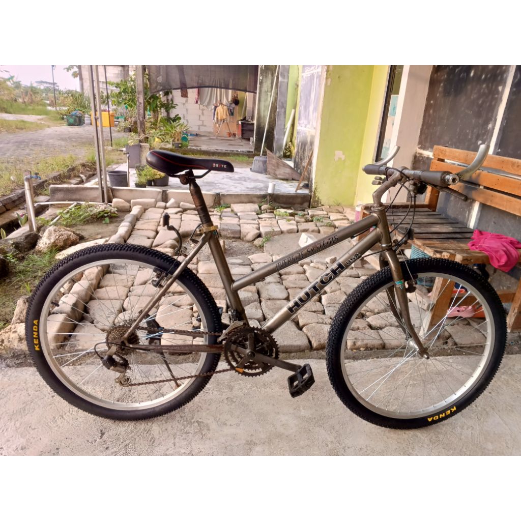 SEPEDA VINTAGE. MERK HUTCH USA. CAT DECAL ORIGINAL. FULL SHIMANO GS 200