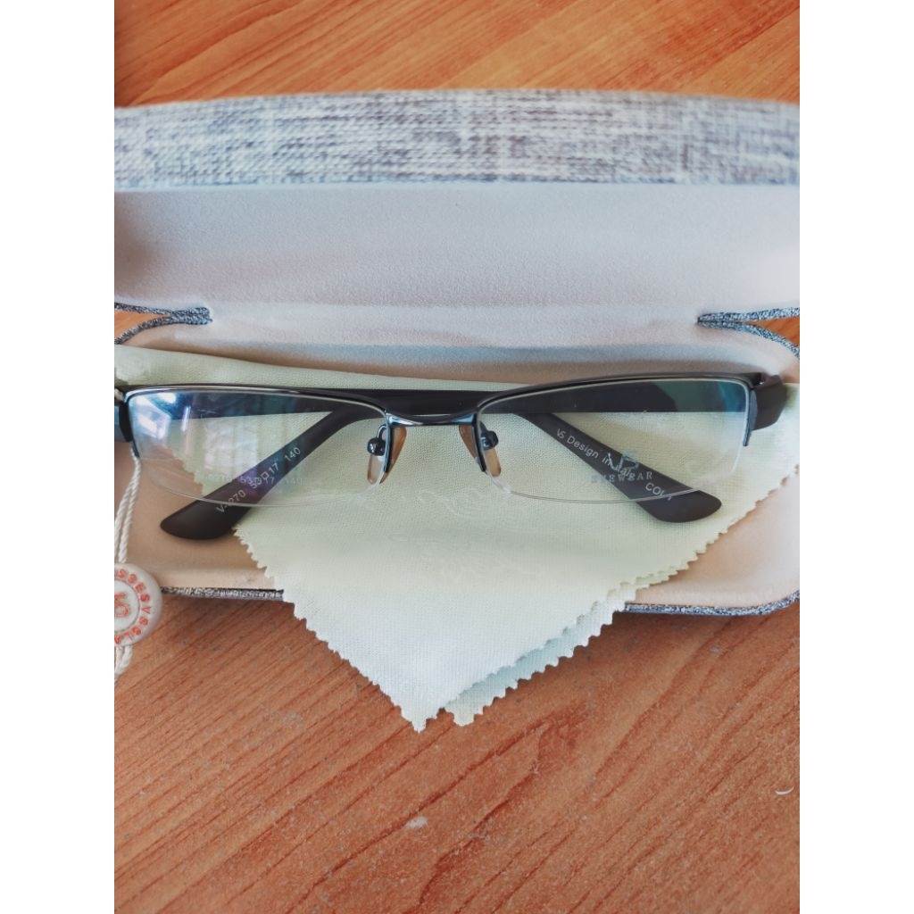 FRAME KACAMATA VS EYEWEAR