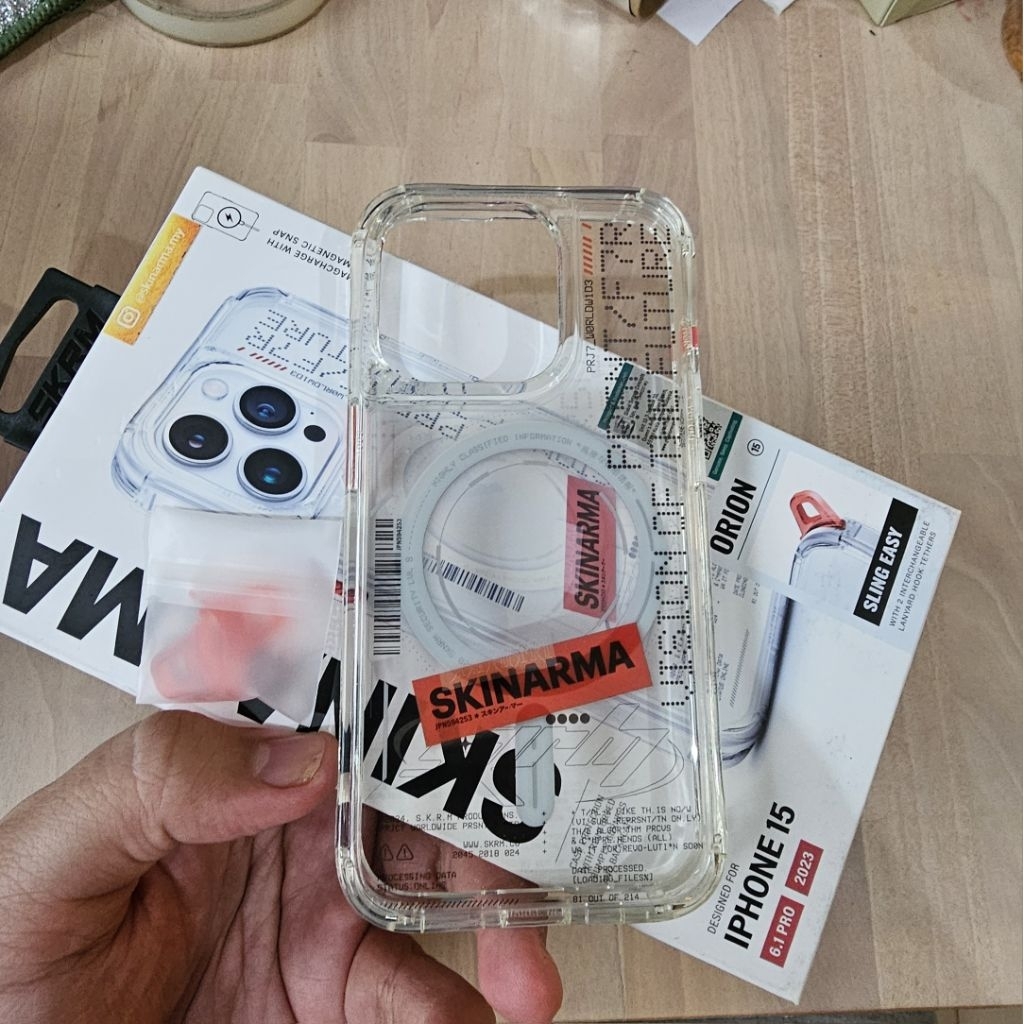 PLAYWORKS Skinarma Iphone 15 Pro case Magsafe