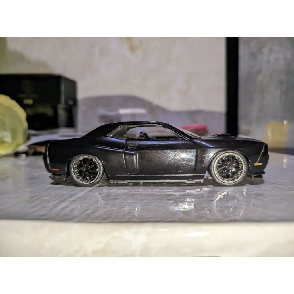diecast 1 : 32 Dodge challenger Brand Jada
