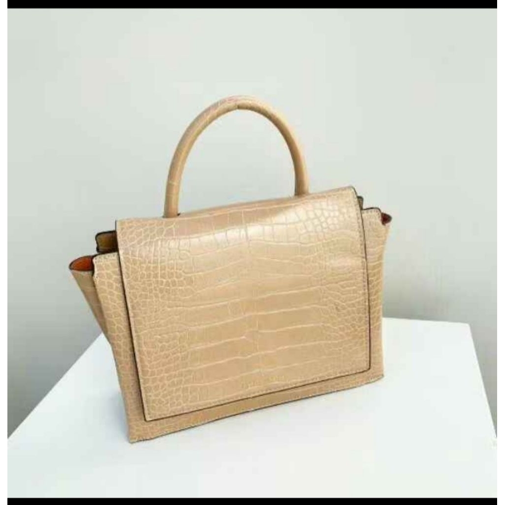 Tas Wanita Charles & Keith Top Handle Trapeze Tote Bag