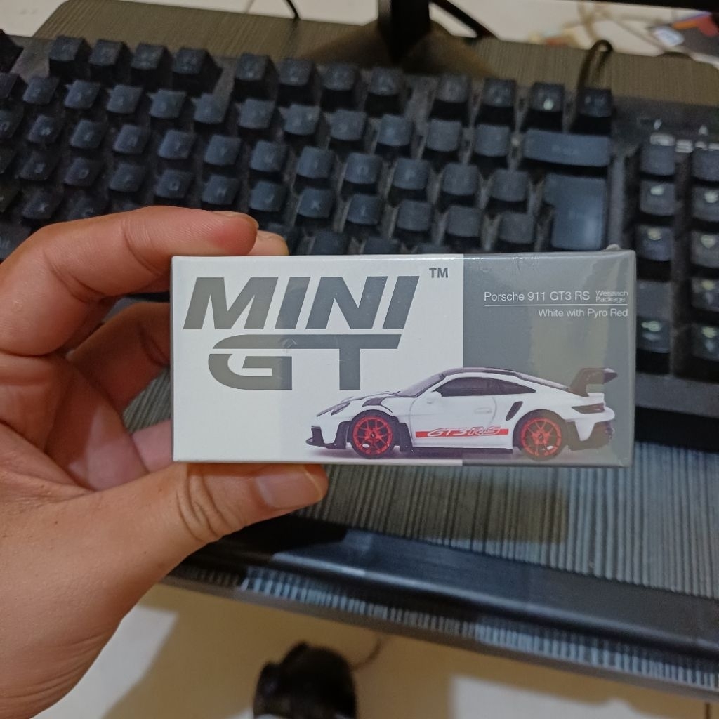 Mini GT porsche Porsche 911 GT3 RS White Pyro red