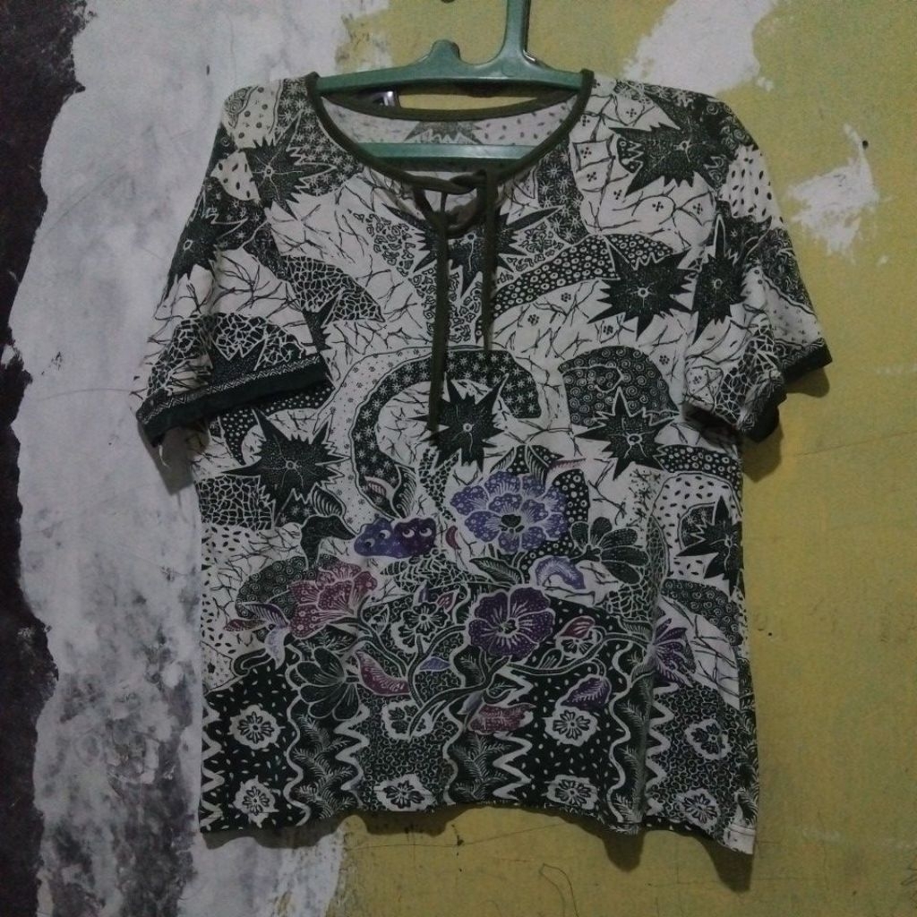 Atasan Wanita Kaos Batik