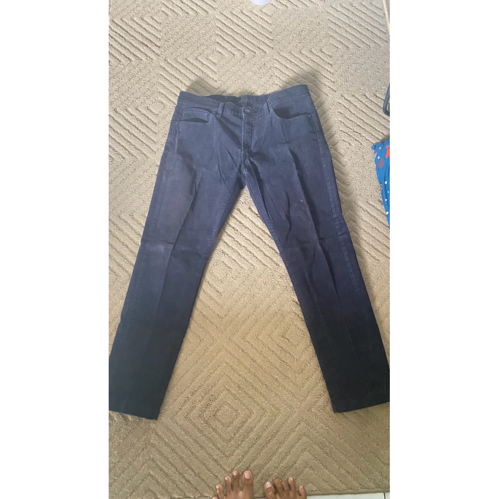 Uniqlo Jeans warna hitam