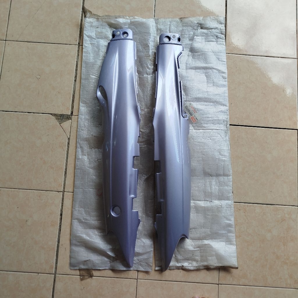 Cover Body Bodi Belakang FIZR F1ZR SIlver LVS Lavender Duo Tone Original YGP 4US-F1741-00-EV
4US-F17