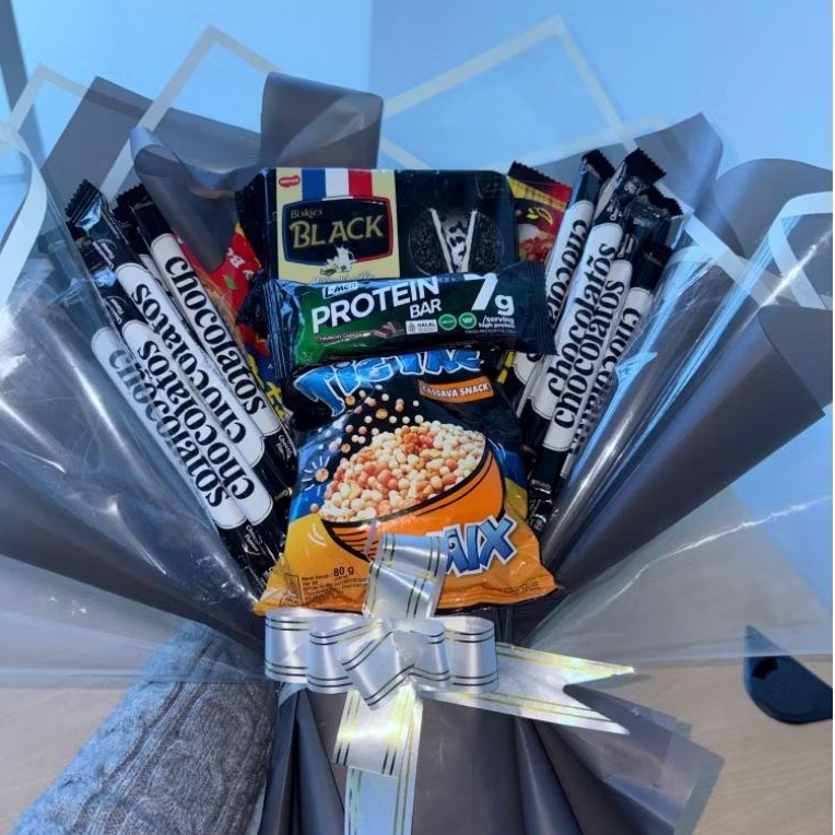 [PREMIUM] Buket Snack Cowok / Snack Bouquet Elegant Monochrome - Kado Wisuda, Ulang Tahun, Sempro