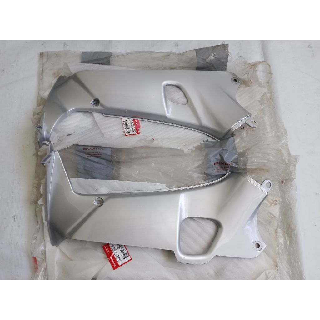 Legshield Sayap tengah Honda SUPRA FIT lama SUPRA X XX V Silver Original baru AHM