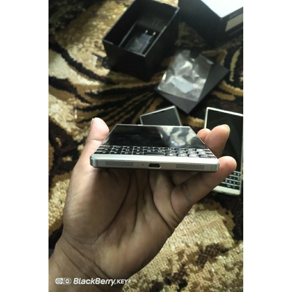 BlackBerry Passport SE android 11