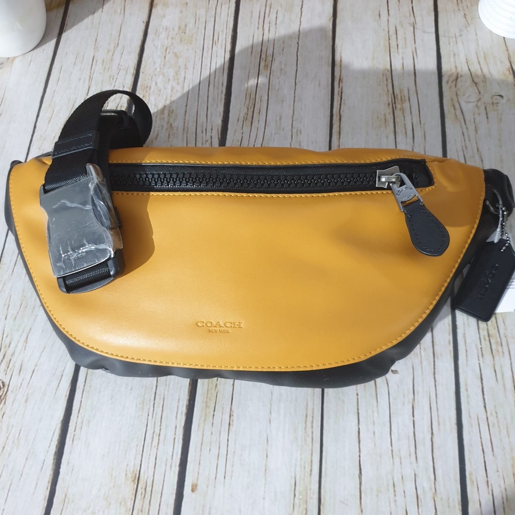 CH Tas Selempang Pria 79052 Calf Leather Warren Half Moon Belt Bag