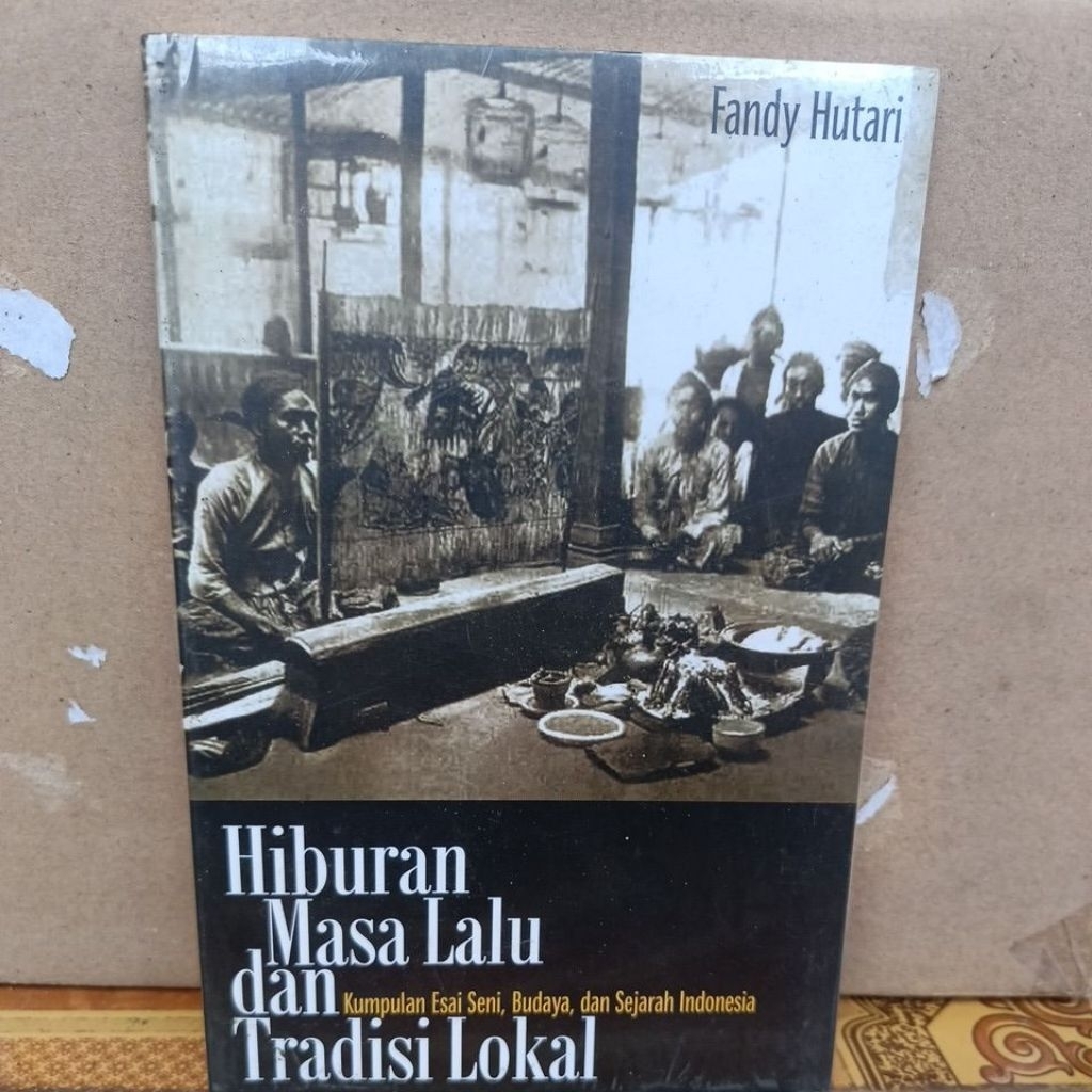 HIBURAN MASA LALU DAN TRADISI LOKAL