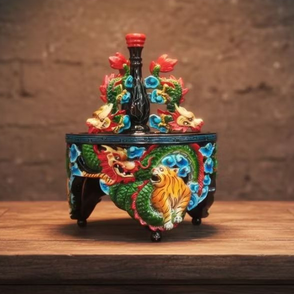 Tebok pleci ukir naga macan