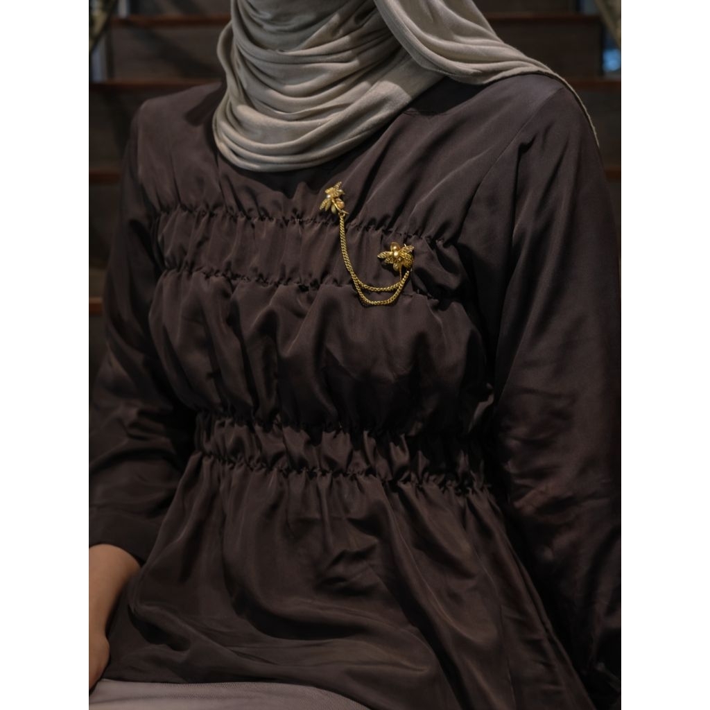 Éloise Peplum Top - Blouse Kerut Lengan Panjang Rayon