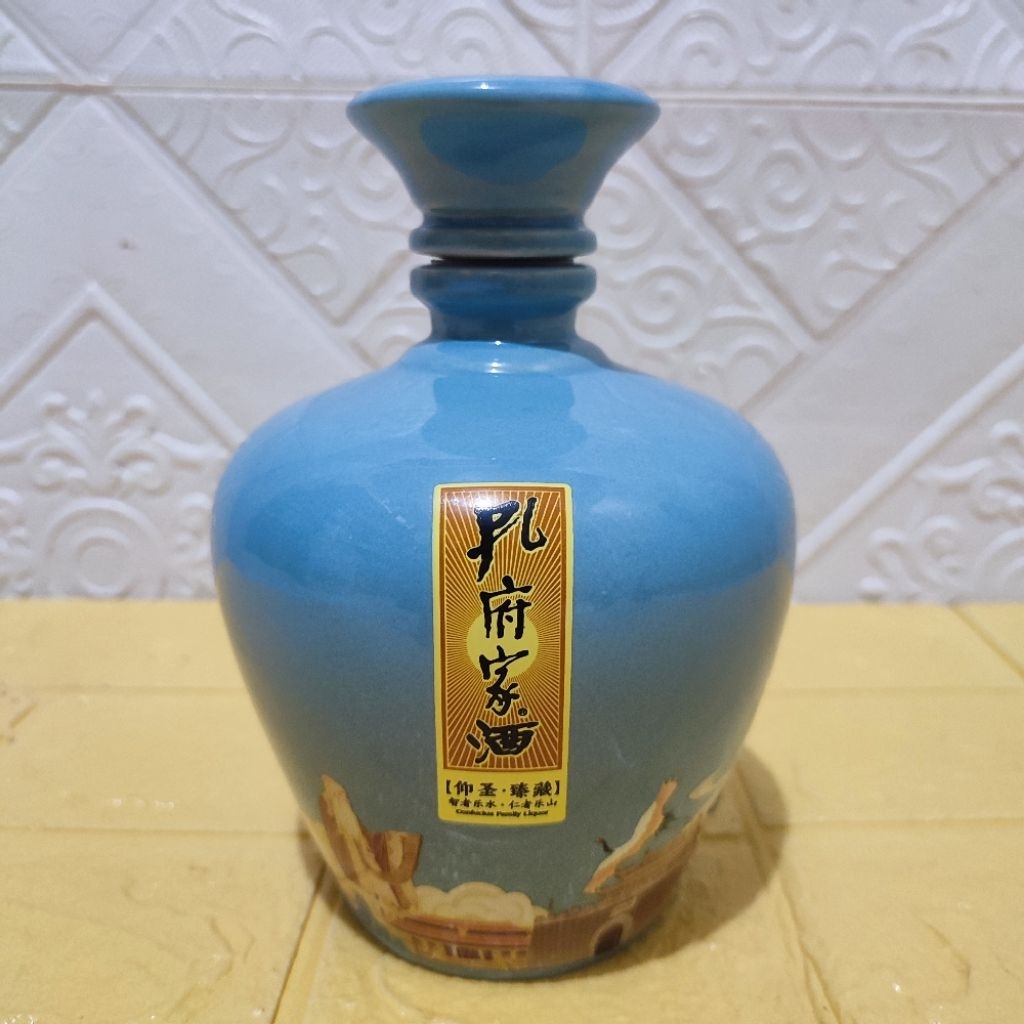 koleksi botol antik bekas kramik