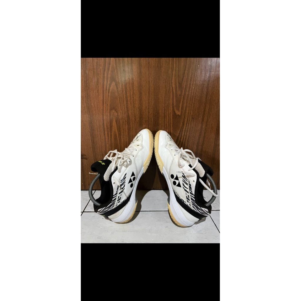 Yonex SHB 65 White Tiger