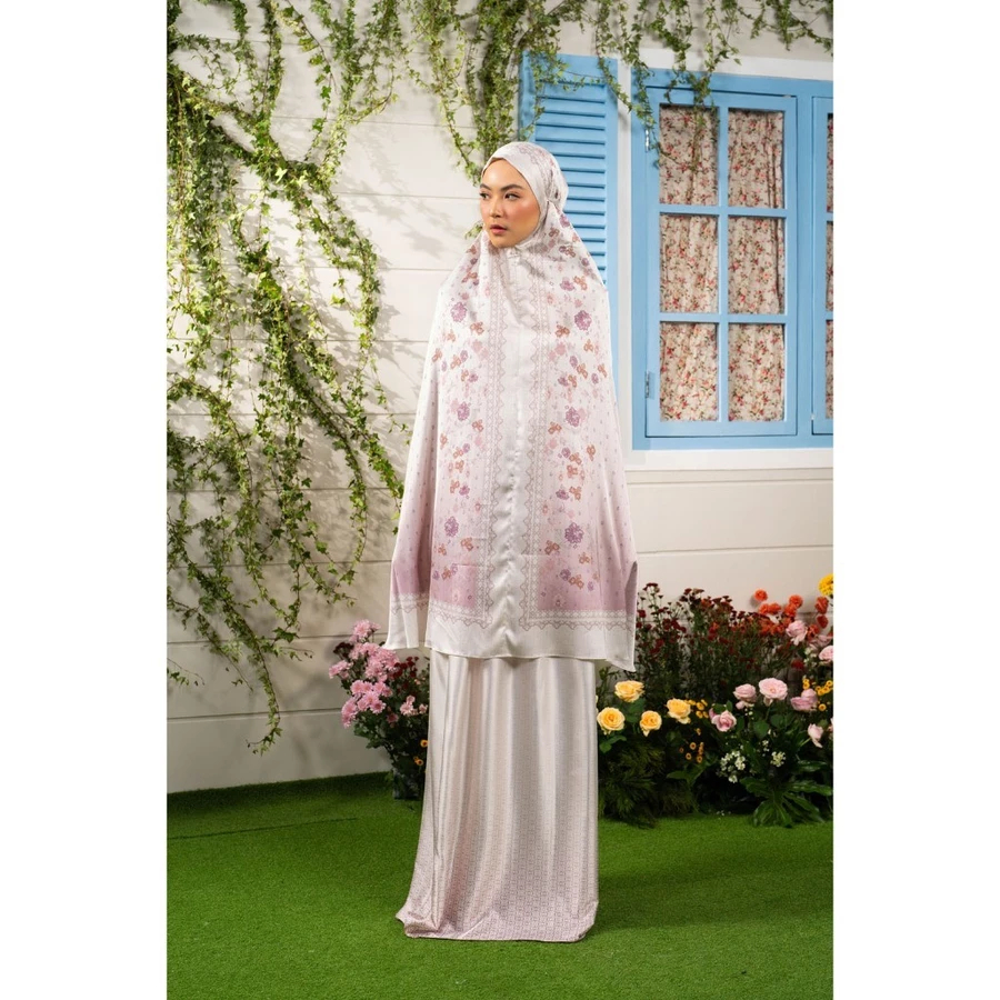 Amertha Prayer Set Wearing Klamby