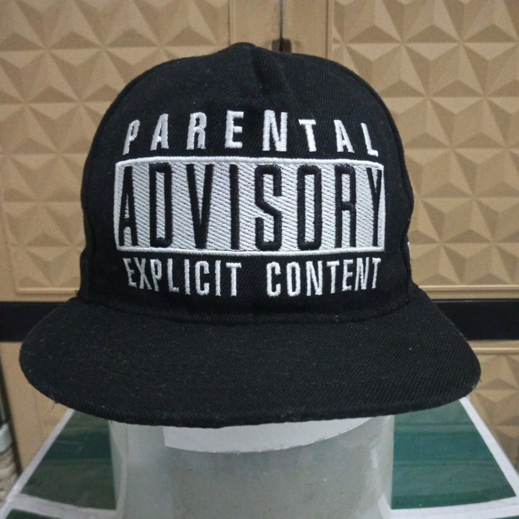 Topi second - preloved - size dewasa - setelan gesper plastik - bordir jumbo Parental Advisory Expli