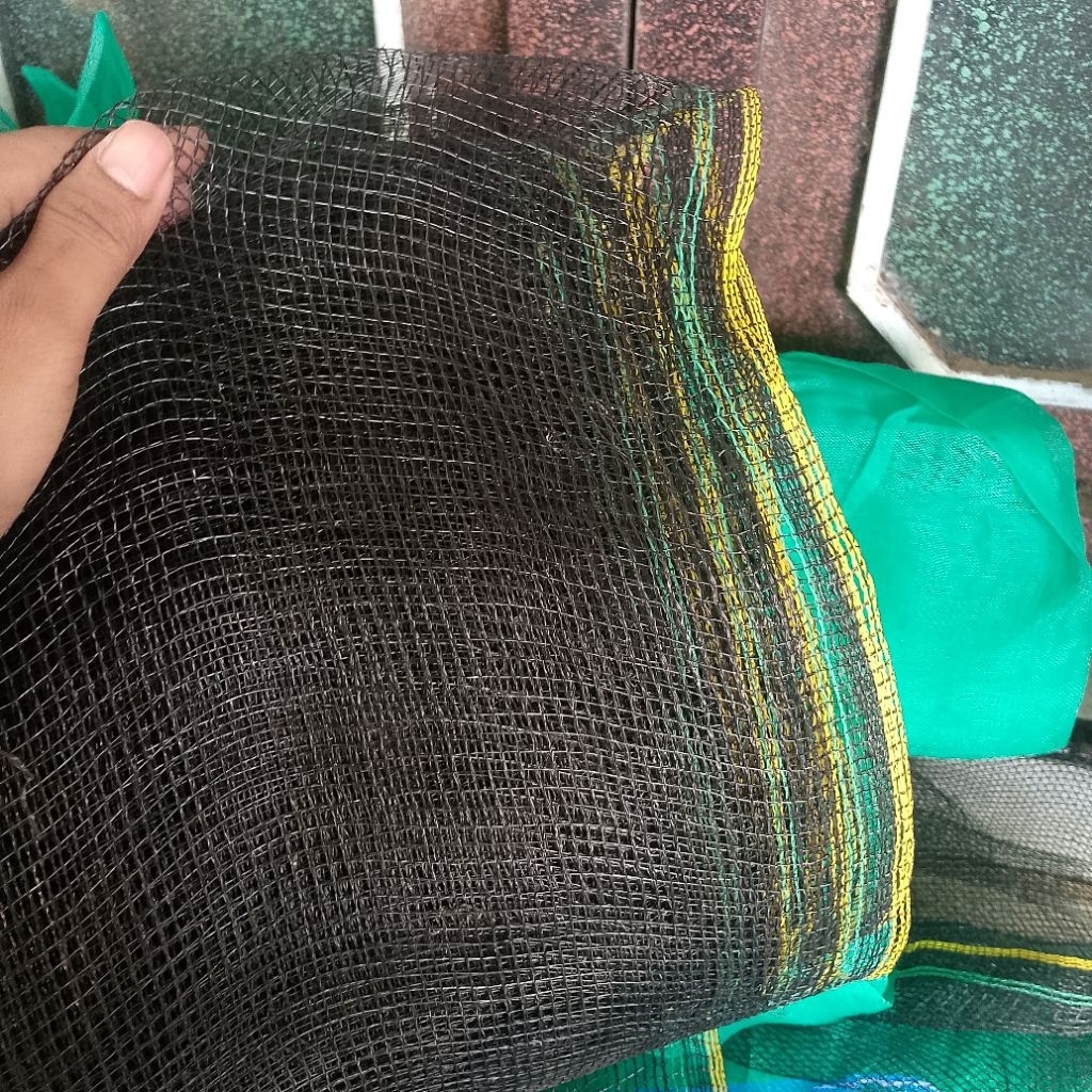 Jaring waring hitam.Pelindung/pager tanaman lebar 1,2 Meter - panjang 25 meter .Tahan Cuaca, Anti UV